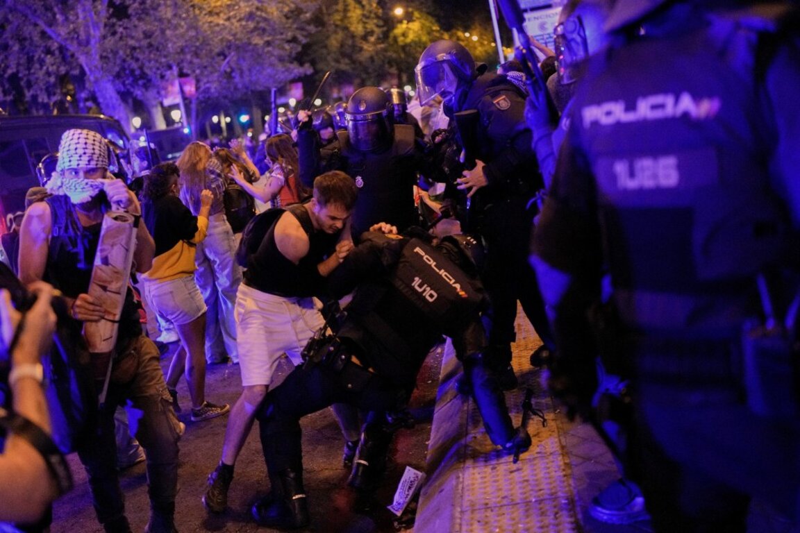 Протестиращи в Испания поискаха освобождаването на корабите с хуманитарна помощ за Газа