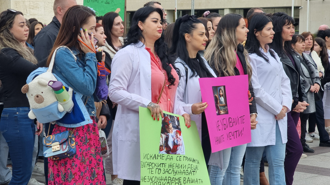 Los trabajadores del sector de salud salen a protestar en todo el país