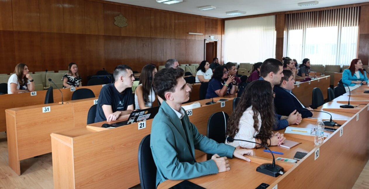 Младежи на среща в Шумен
