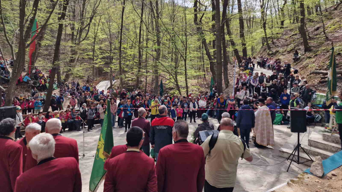 Повече от 500 души участваха в поход на БТС, посветен на Априлското въстание
