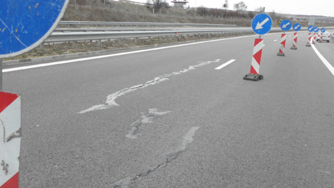 Нови ремонти бавят движението по АМ “Струма”
