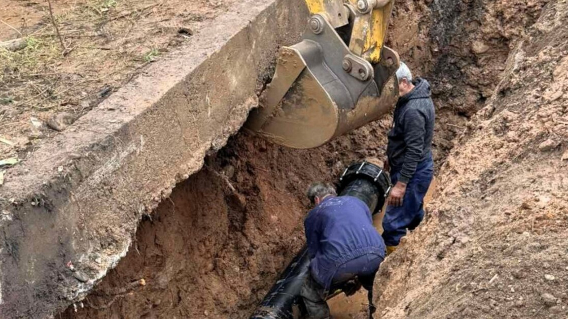 Спукан водопровод остави част от Асеновград без вода