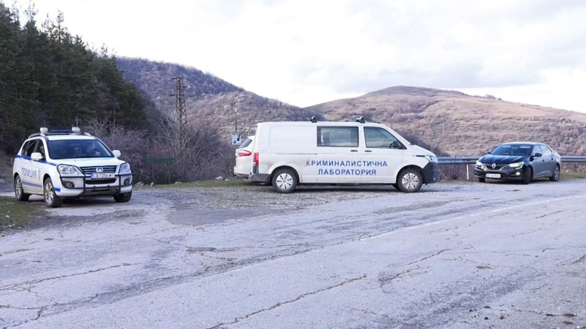 Властите разследват масово убийство или самоубийства с 6 жертви