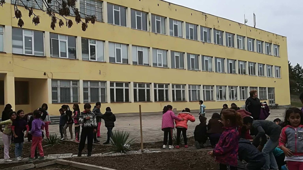 Нови учебни кабинети в Голямо Ново