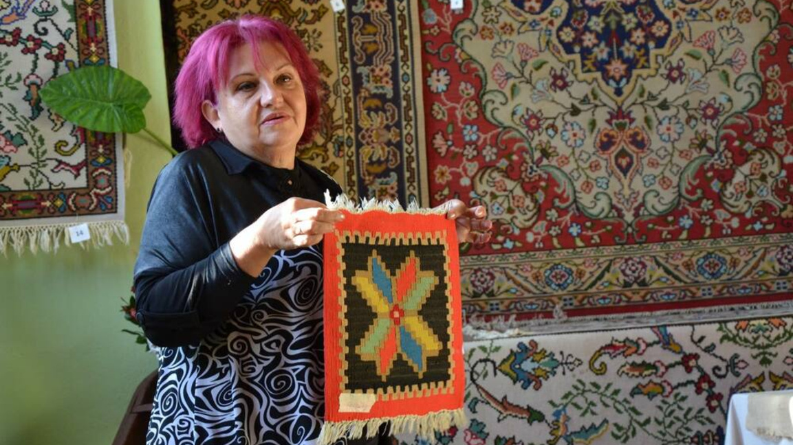 Изложба "Везан свят" на Дора Куршумова в...