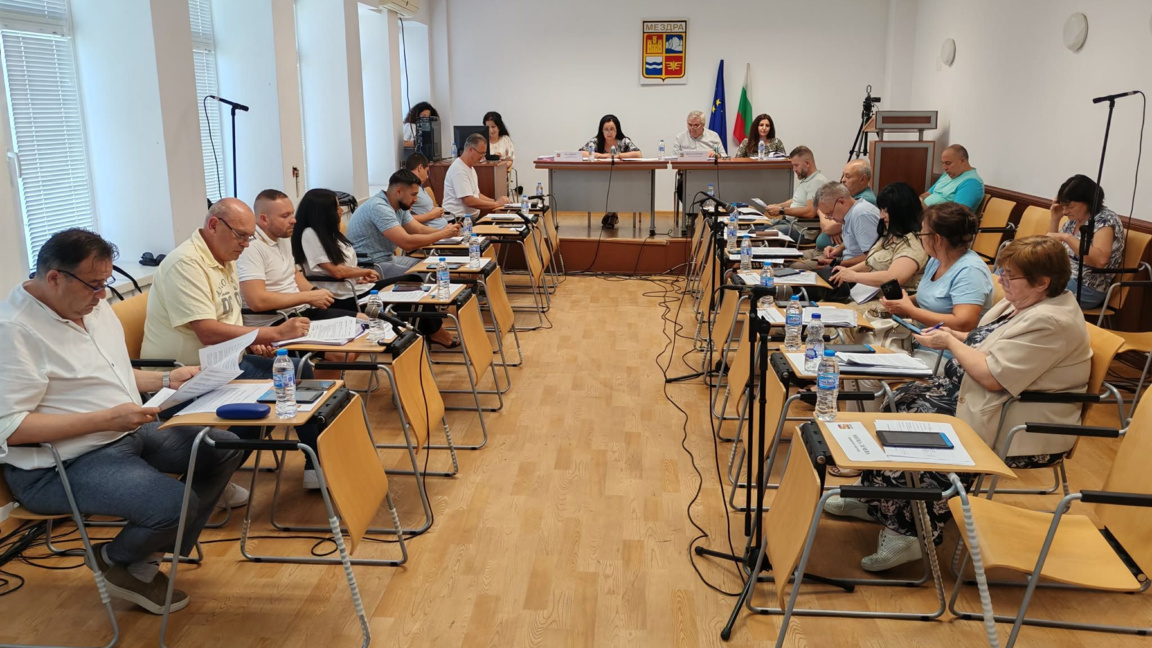 Общинският съвет разглежда сигнали на граждани за проблеми в Мездра и селата