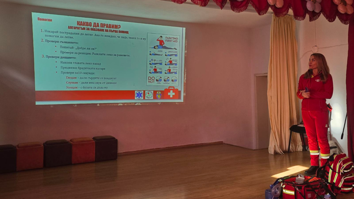 Пилотен проект обучава шестокласници в Бургас на ключови умения по първа помощ