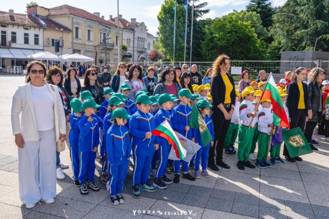Най-малките участници тръгват по стъпките на Ботевата чета.