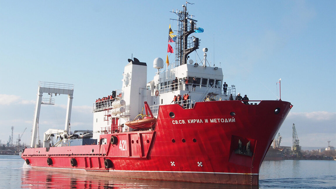 Le navire bulgare d'exploration polaire a pris la route de l'Antarctique...
