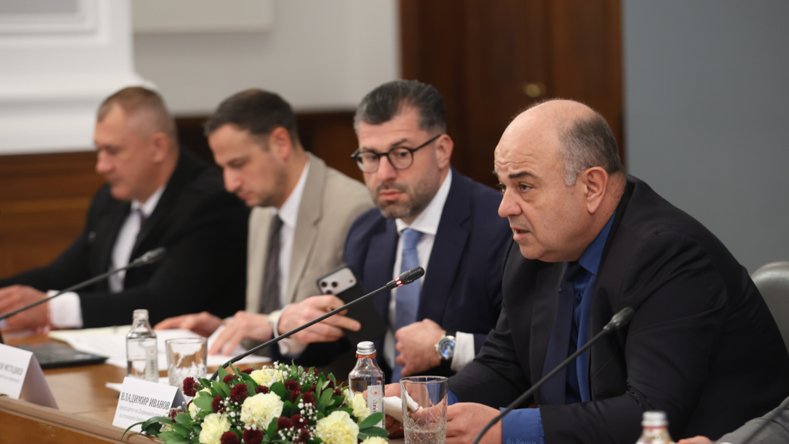 Зам.-шефът на БАБХ Красимир Колев, председателят на НСИ Свилен Колев, заместник-министърът на финансите Методи Методиев и председателят на Координационен център за еврото в България Владимир Иванов.