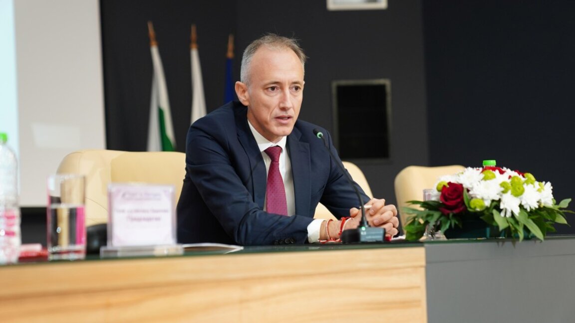 Министърът на образованието и науката Красимир Вълчев.