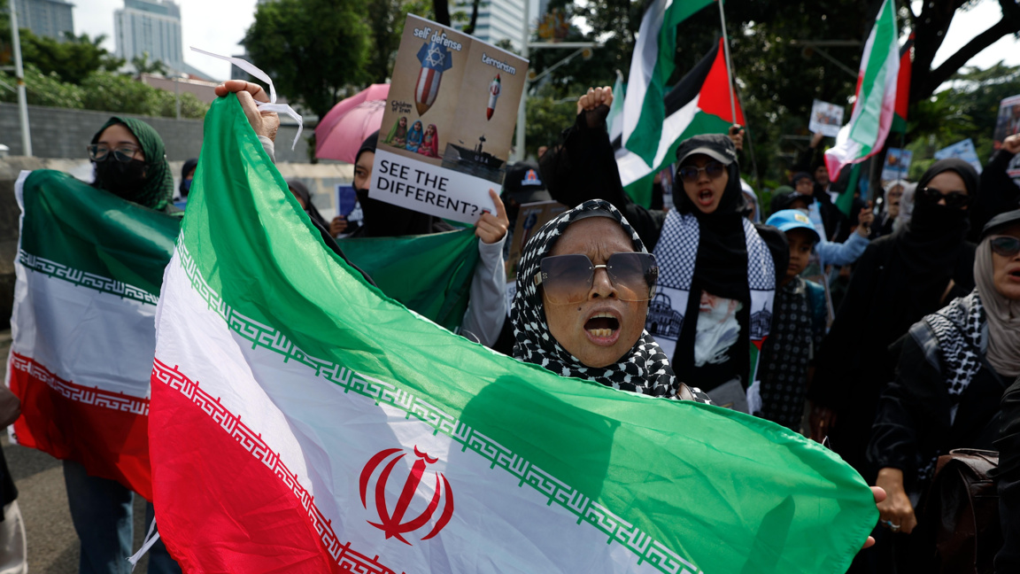 Протест срещу ударите над Иран пред американското посолство в Джакарта, 9 март 2026 г.