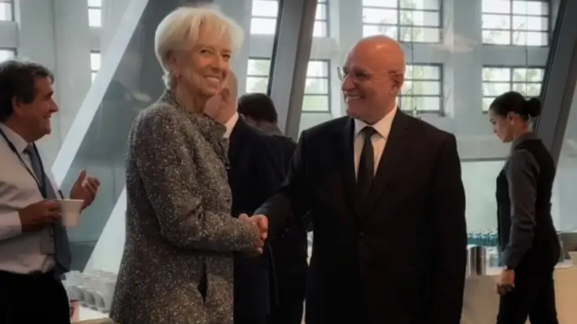 A 100 días de la introducción del euro, el BCE recibió al gobernador del BNB