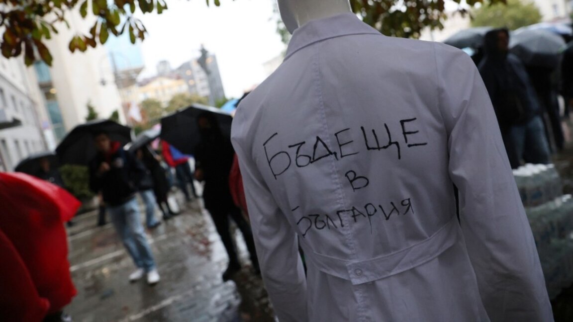 Млади лекари на протест под надслов: "Погребението на едно бъдеще"