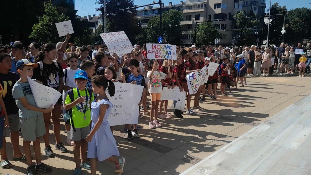 Клубове и родители излязоха на протест заради състоянието на комплекс "Приморски" във Варна
