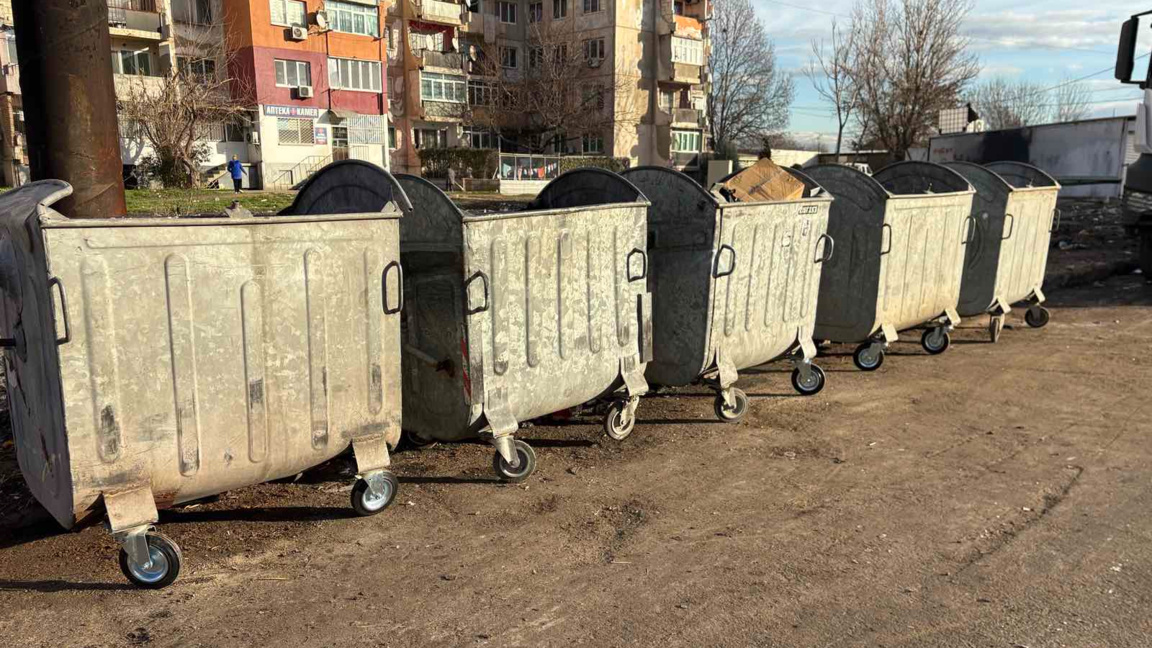 Нови контейнери за смет поставят в Столипиново