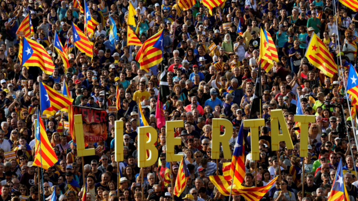 Протести в Каталуния срещу разполагането на полицаи в гимназиите 