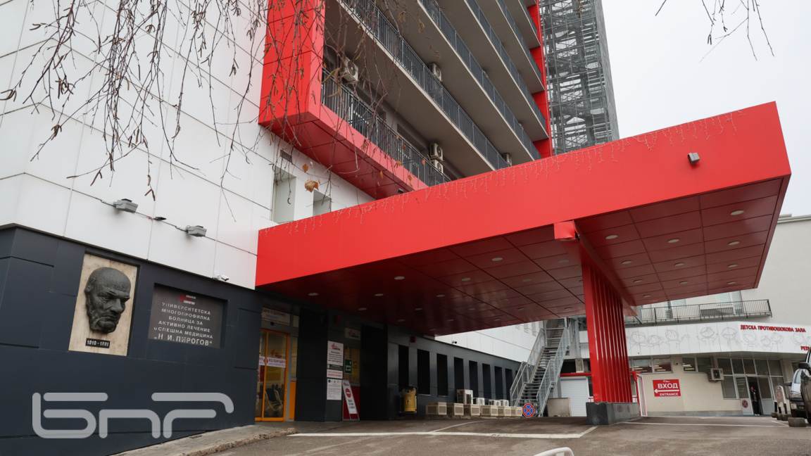 През този вход ще влизат само пострадали от линейки