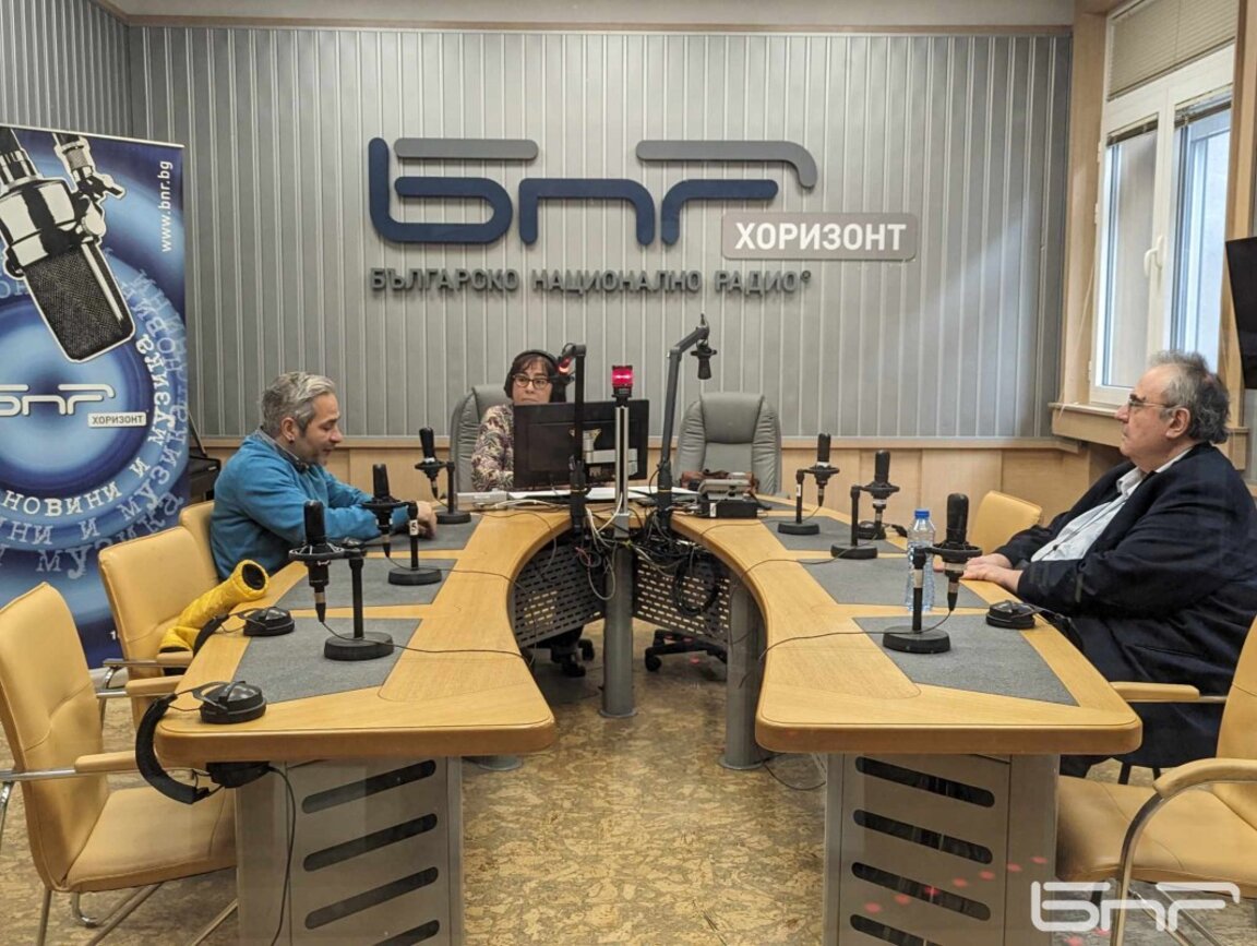Огнян Минчев (вдясно) и Любомир Стефанов в студиото на "Неделя 150"