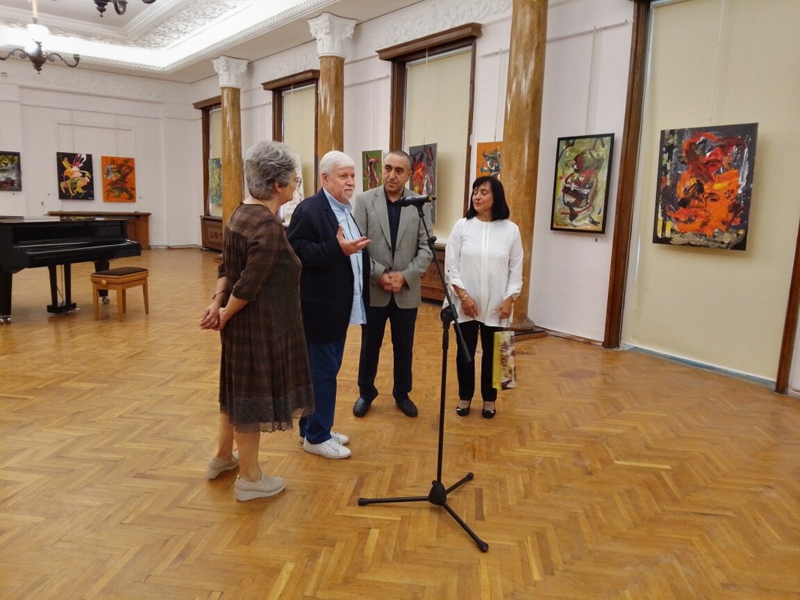 Албино Пити с изложба в Перник