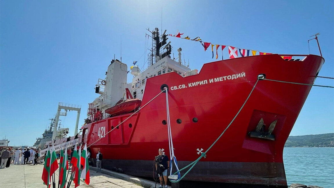 Scientists from the UAE, Montenegro and Greece travel to Antarctica onboard the Bulgarian ship