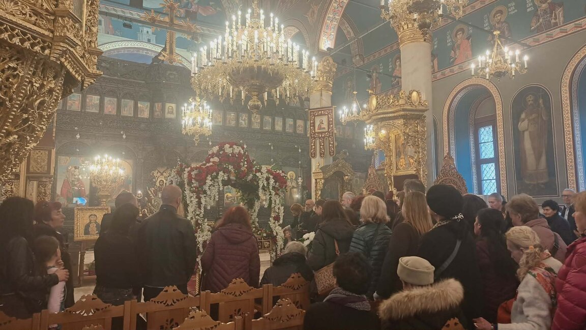 Пловдивчани изпълниха храмовете на Разпети петък