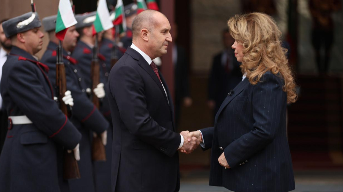 По време на изпращането на Румен Радев от президентската институция, след като с решение на КС пълномощията му бяха прекратени, а Илияна Йотова встъпи в длъжност като държавен глава - 23 януари 2026 г.