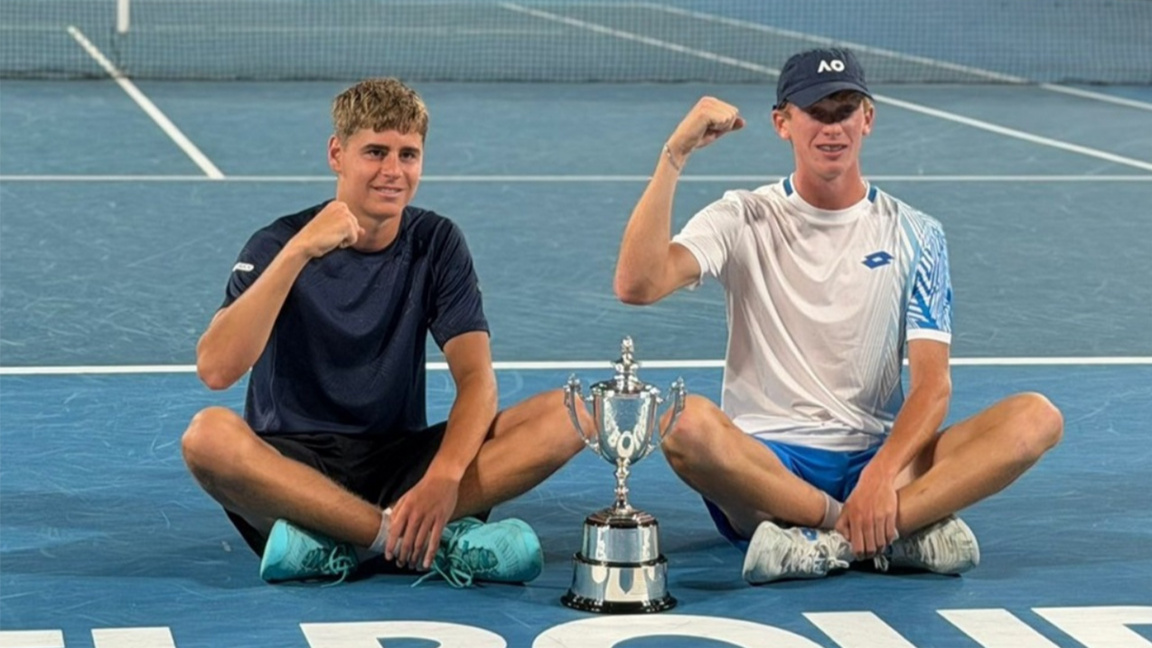 Димитр Кисимов (слева) и Коннан Дойг (ЮАР) выиграли парный разряд Australian Open среди юношей