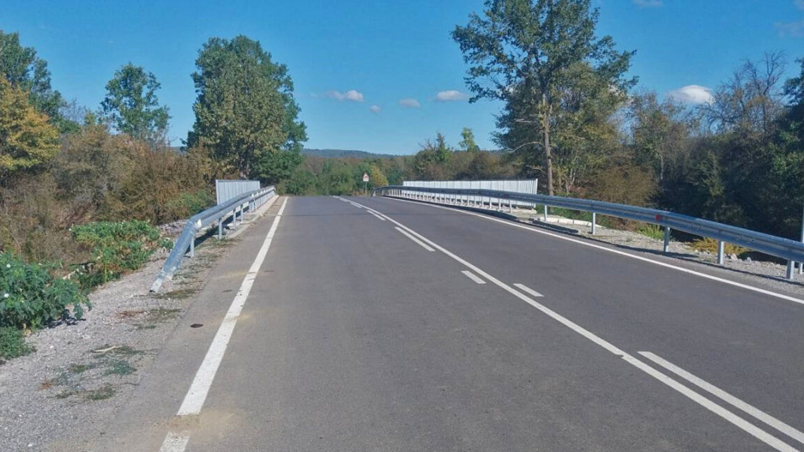 Ремонтирани са близо 27 км от път II-53 Поликраище - Елена - Сливен