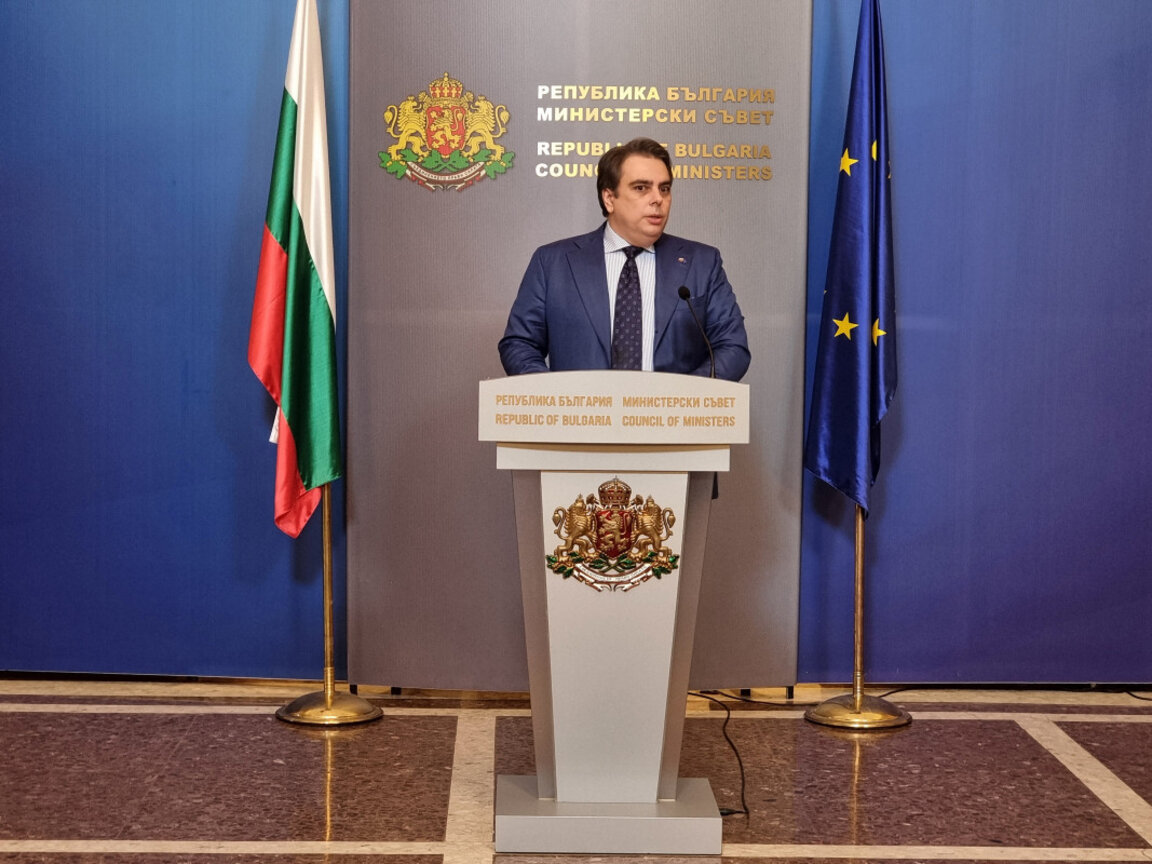 Асен Василев представи пакета от данъчи закони в Бюджет 2024