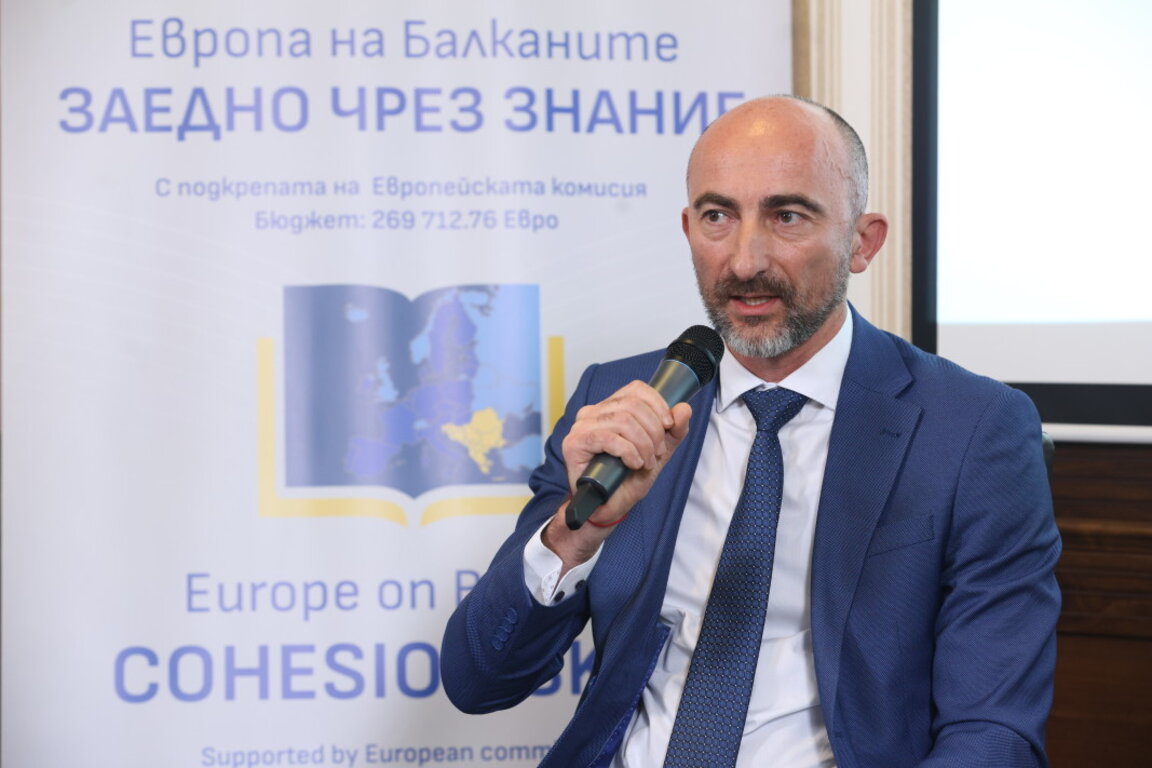 Ръководителят на Управляващия орган на Програма „Развитие на човешките ресурси“ към Министерството на труда и социалната политика Цветан Спасов.