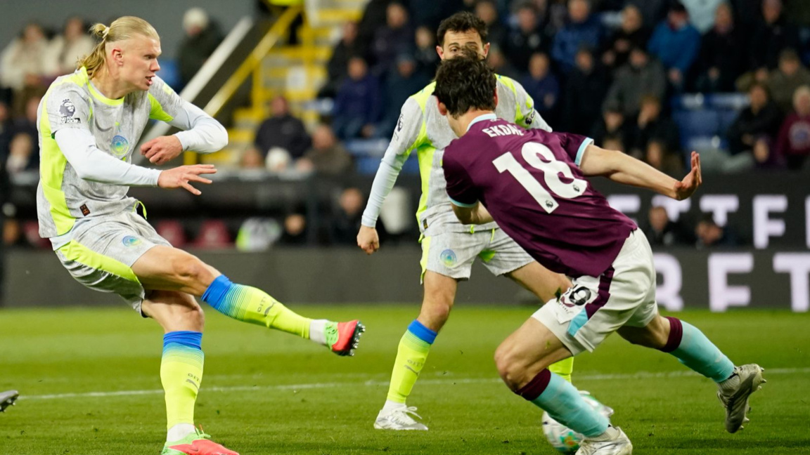 Ерлинг Холанд (вляво) вкара победния гол срещу Бърнли.