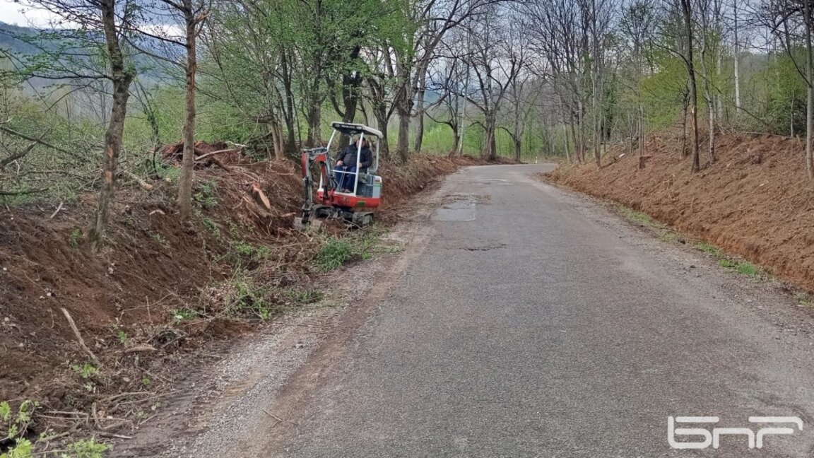 Пътят до Клисурския манастир е почистен, ще бъде и разширен