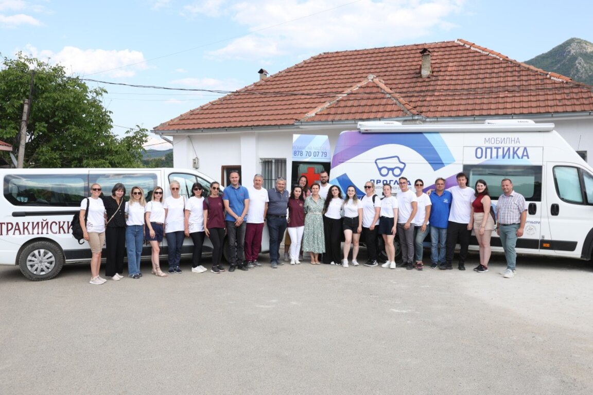 Преподаватели и студенти от Медицинския колеж участваха в здравна кампания в Албания