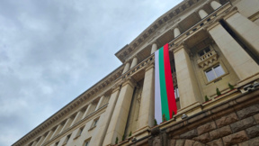 Радев поздрави новоизбрания премиер на Румъния и го покани в България
