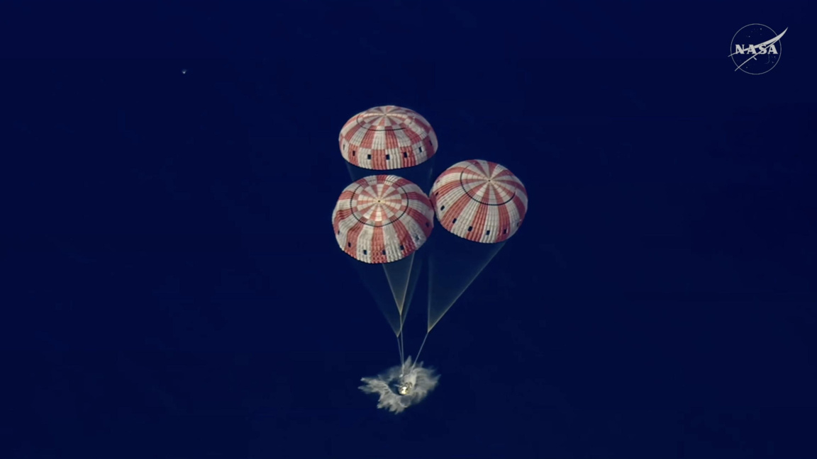 Астронавтите от "Артемис II" се върнаха на Земята