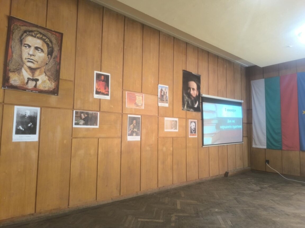 Деца и ученици отдадоха почит на будителите в Дунавци и Видин