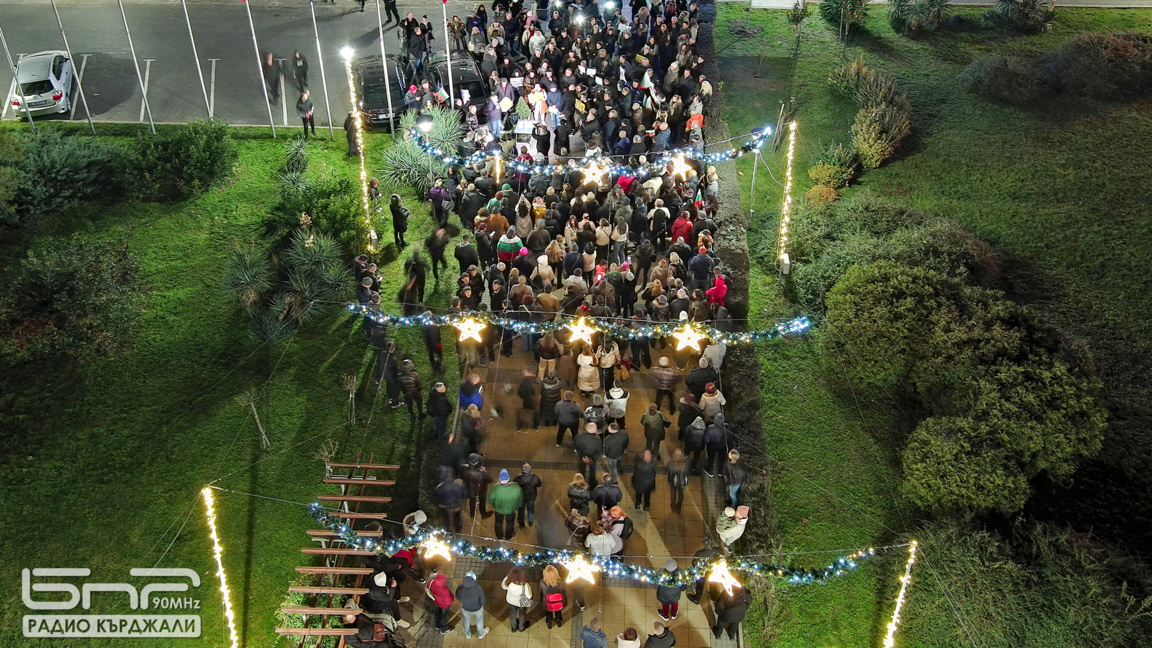 Протестът в Кърджали прерасна в шествие ...