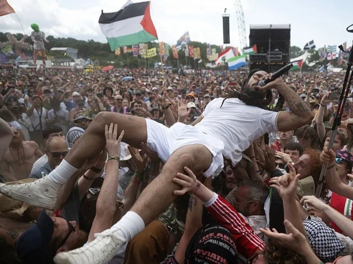 Заради реч на омразата пънк дуото "Боб Вилан" е отстранено от фестивала в Манчестър