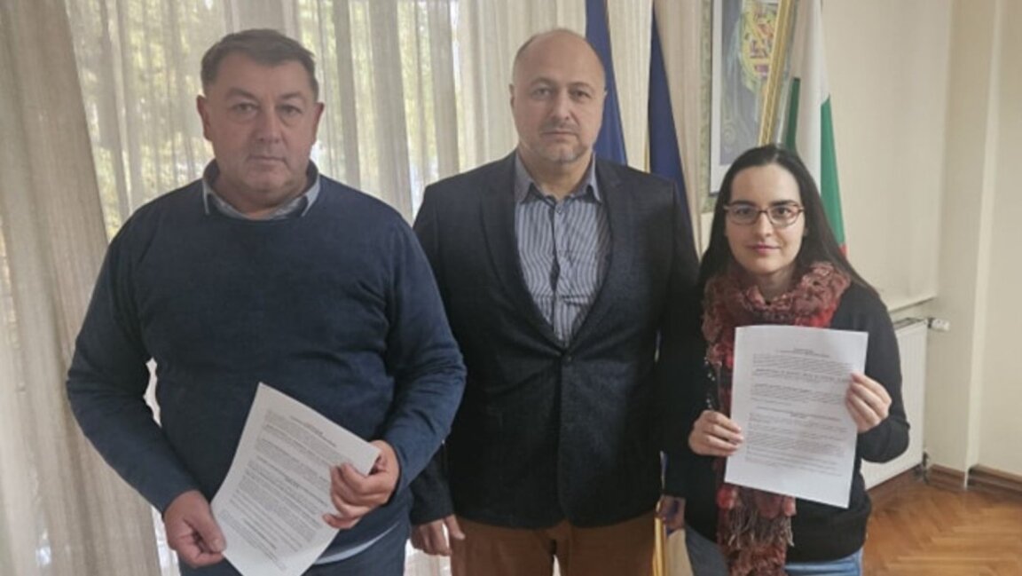 Генералният ни консул в Ниш подписа споразумения в подкрепа на български общности зад граница