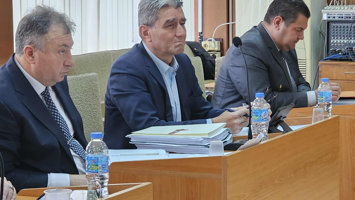 Кметът се върна в залата 