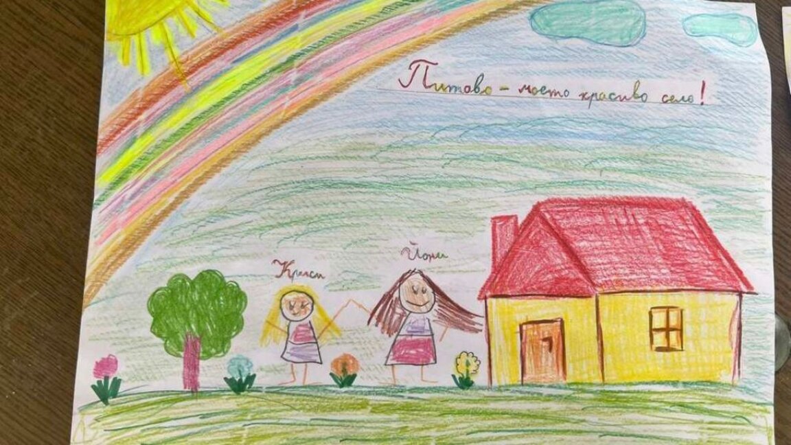 Niños de Bulgaria y Francia exhiben sus pinturas del concurso “Mi aldea: un cuento de hadas en colores”