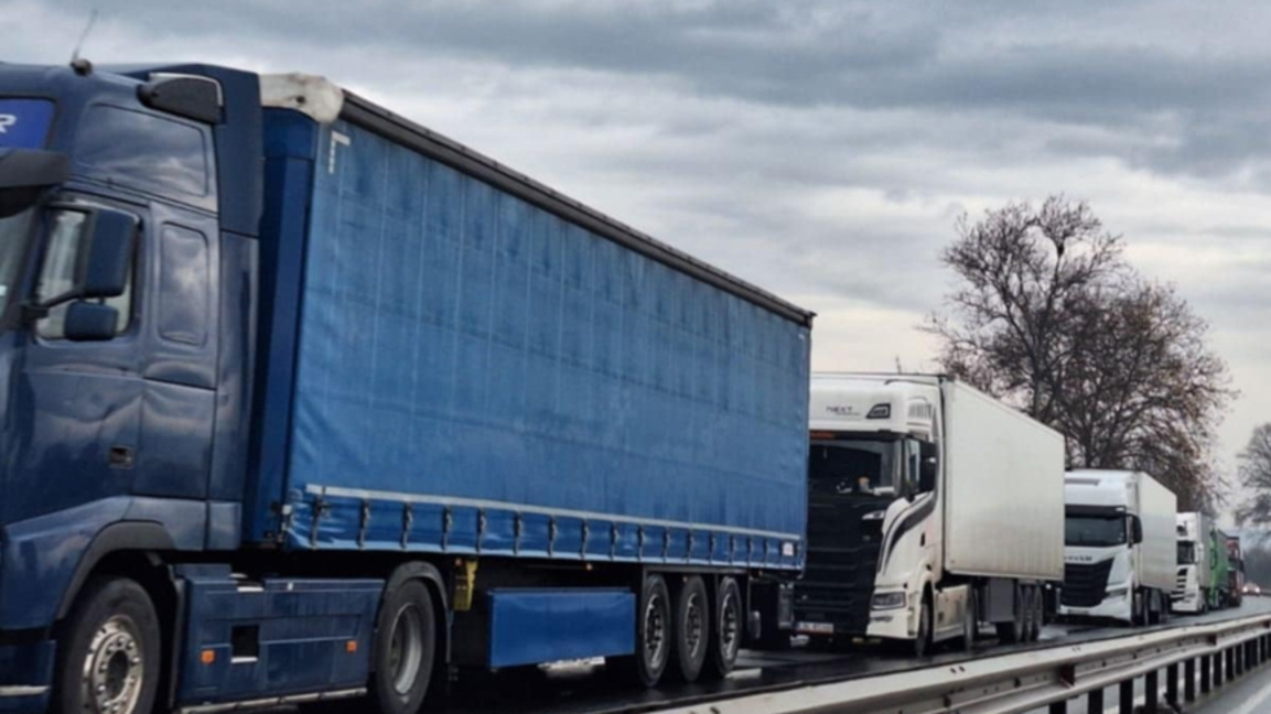 Товарни камиони архив