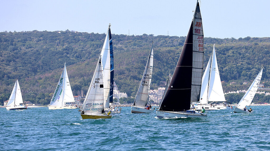 In Warna startet die Internationale Regatta „Cor Caroli“