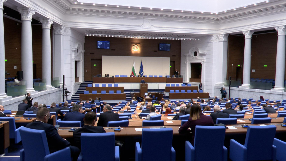 На три пъти парламентът не успя да събере кворум