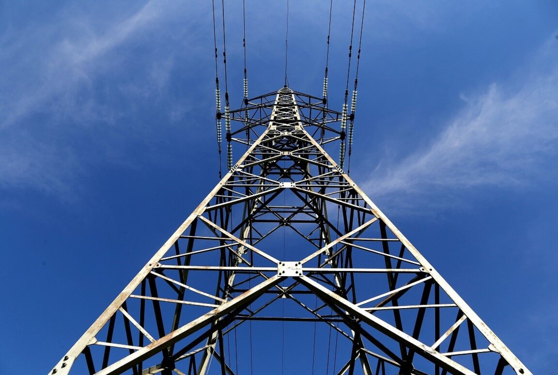 Електроразпределително дружество с кампания срещу селфита от стълбове