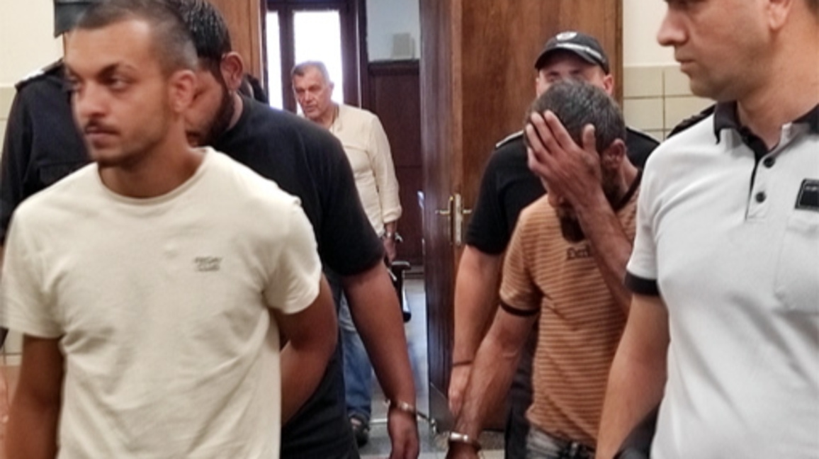 Окончателно съдът в Пазарджик остави в ареста трима нападатели на полицаи 