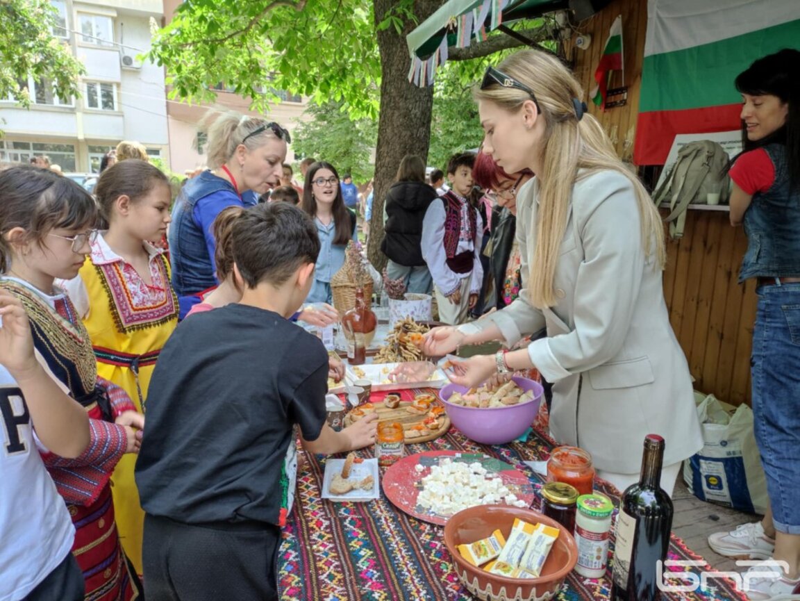Панаир на държавите в 4-то ОУ „Димчо Дебелянов“ Благоевград