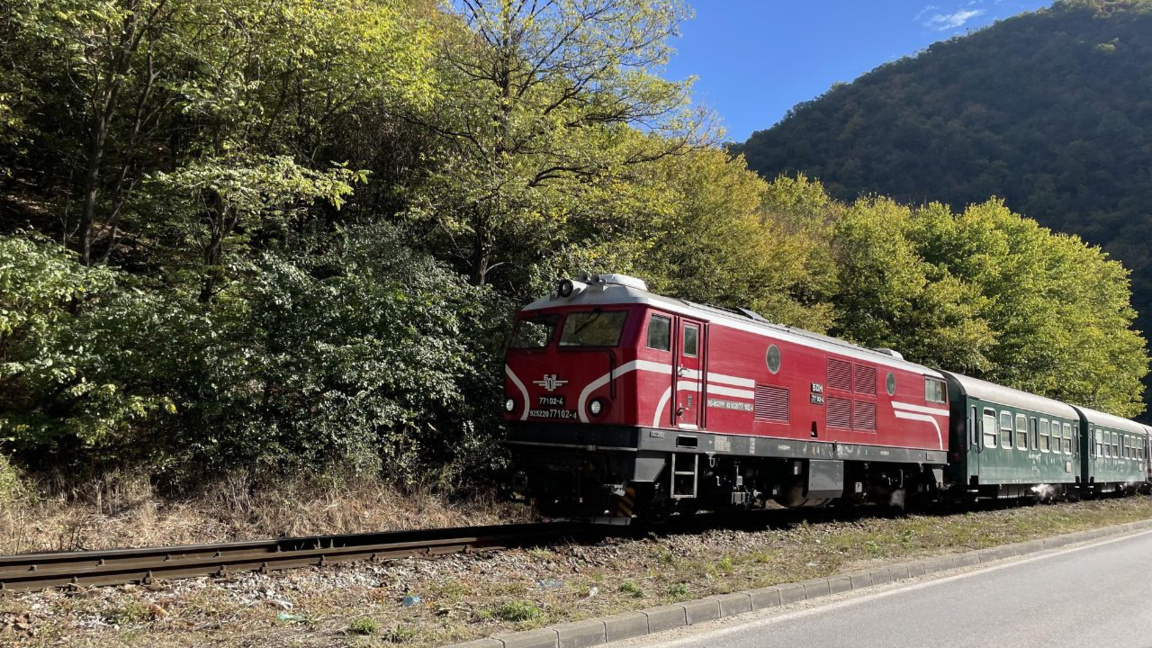 Rodoplar’ın dar hatlı treni 100 yıldır büyülü bir yolculuk sunuyor