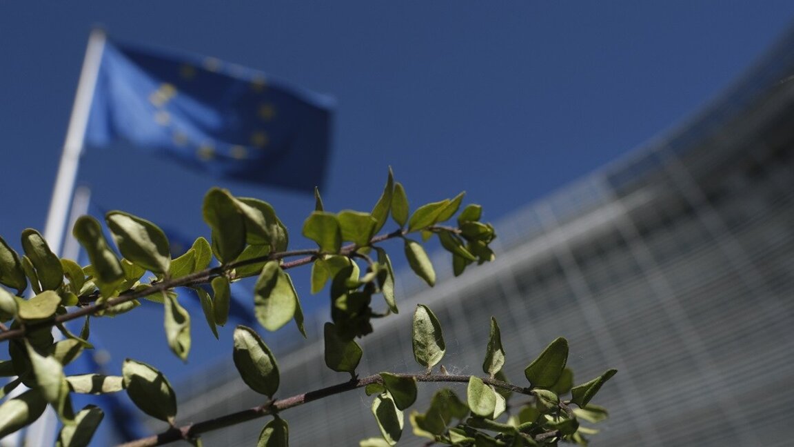 ЕК: Все още няма напредък, който да гарантира достатъчно на брой окончателни присъди за корупция в България